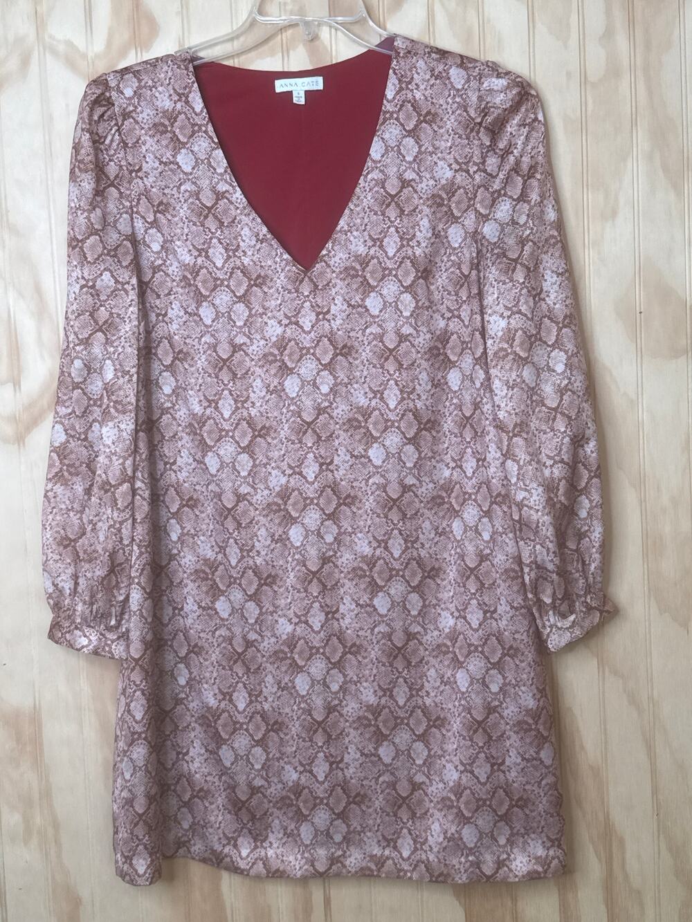 Anna Cate Emma Monkee's Snake Print V-Neck Long Sleeves Shift Dress Size: Small